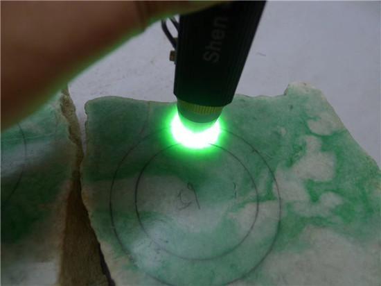 翡翠原石技巧视频翡翠没开窗怎么看肉质-第5张图片-翡翠网 翡翠原石技巧视频翡翠没开窗怎么看肉质-第5张图片-翡翠网