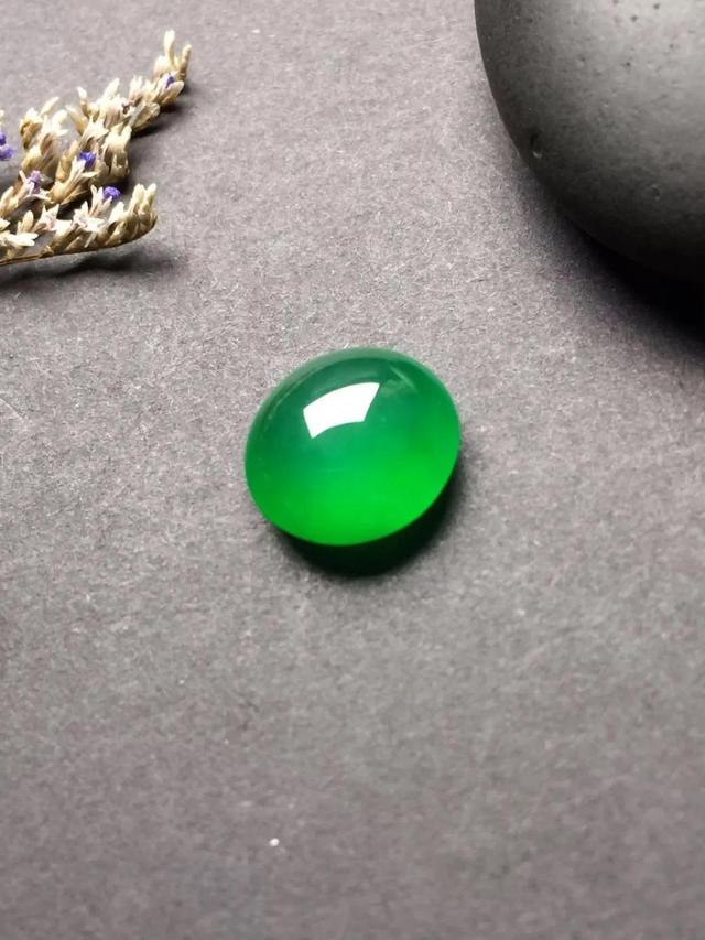 帝王绿翡翠原石产地帝王绿翡翠原石介绍-第5张图片-翡翠网 帝王绿翡翠原石产地帝王绿翡翠原石介绍-第5张图片-翡翠网