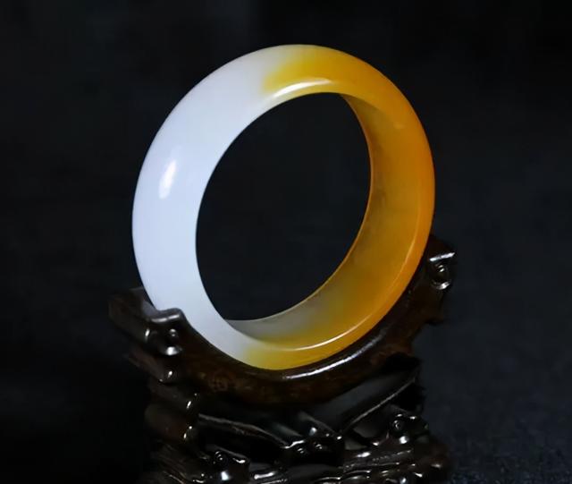 天津哪里可以修补翡翠手镯,翡翠手镯容易碎吗-第1张图片-翡翠网 天津哪里可以修补翡翠手镯,翡翠手镯容易碎吗-第1张图片-翡翠网