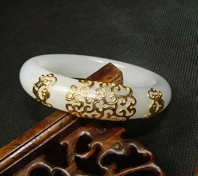 天津哪里可以修补翡翠手镯,翡翠手镯容易碎吗-第2张图片-翡翠网 天津哪里可以修补翡翠手镯,翡翠手镯容易碎吗-第2张图片-翡翠网