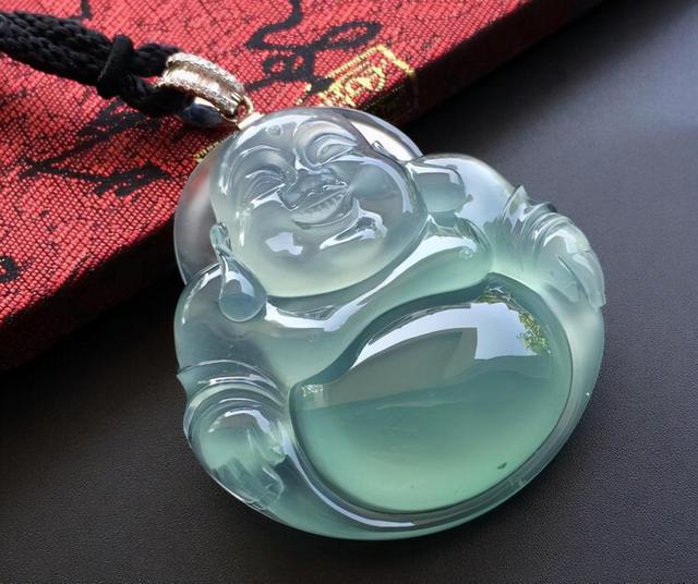 戴翡翠挂件的小知识,女人戴翡翠佛吊坠好吗-第3张图片-翡翠网 戴翡翠挂件的小知识,女人戴翡翠佛吊坠好吗-第3张图片-翡翠网