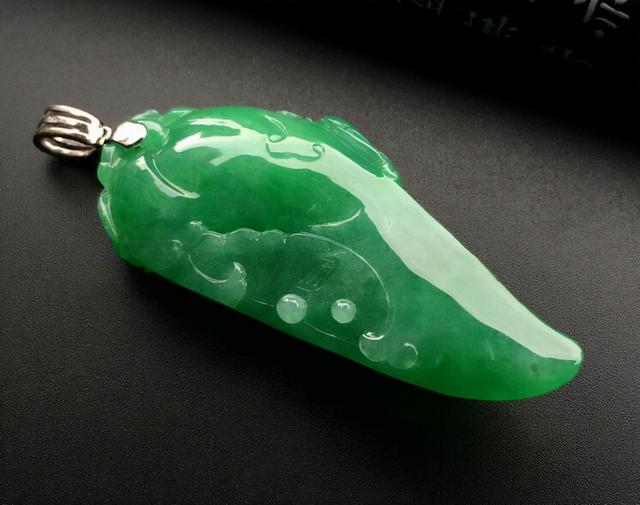 戴翡翠挂件的小知识,女人戴翡翠佛吊坠好吗-第4张图片-翡翠网 戴翡翠挂件的小知识,女人戴翡翠佛吊坠好吗-第4张图片-翡翠网