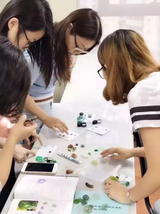 翡翠鉴别知识哪里学的简单介绍-第3张图片-翡翠网 翡翠鉴别知识哪里学的简单介绍-第3张图片-翡翠网