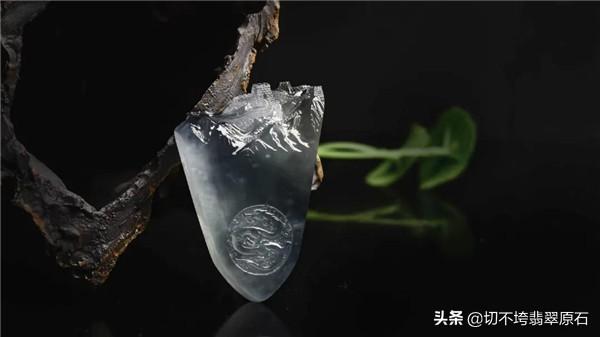 翡翠原石打灯荧光图解,灯笼翡翠原石图片-第4张图片-翡翠网 翡翠原石打灯荧光图解,灯笼翡翠原石图片-第4张图片-翡翠网