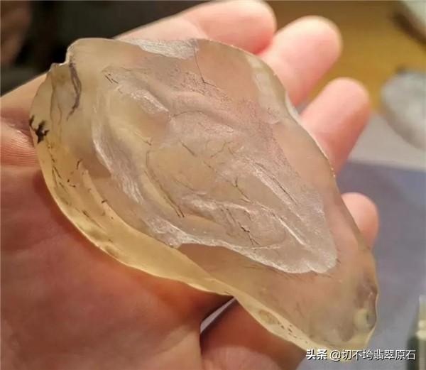 翡翠原石打灯荧光图解,灯笼翡翠原石图片-第9张图片-翡翠网 翡翠原石打灯荧光图解,灯笼翡翠原石图片-第9张图片-翡翠网