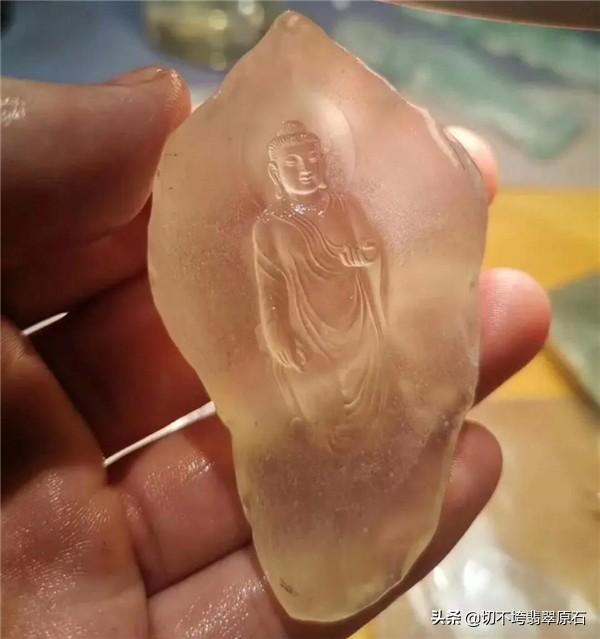 翡翠原石打灯荧光图解,灯笼翡翠原石图片-第10张图片-翡翠网 翡翠原石打灯荧光图解,灯笼翡翠原石图片-第10张图片-翡翠网