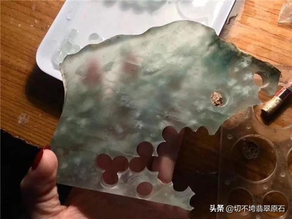 翡翠原石打灯荧光图解,灯笼翡翠原石图片-第12张图片-翡翠网 翡翠原石打灯荧光图解,灯笼翡翠原石图片-第12张图片-翡翠网