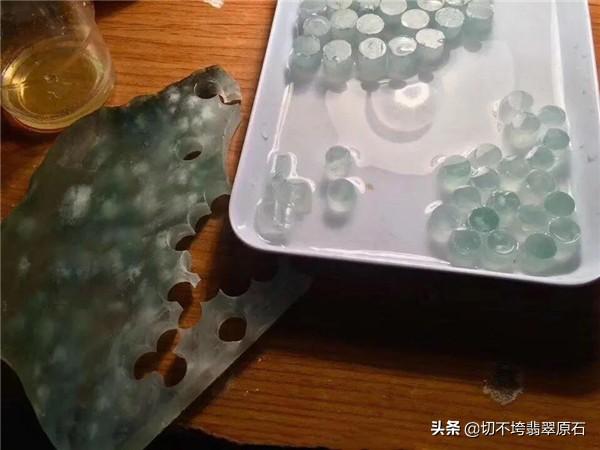 翡翠原石打灯荧光图解,灯笼翡翠原石图片-第13张图片-翡翠网 翡翠原石打灯荧光图解,灯笼翡翠原石图片-第13张图片-翡翠网