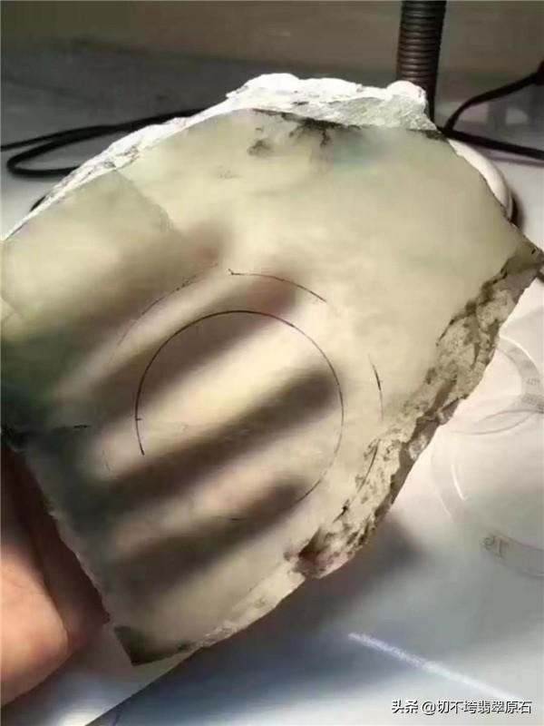 翡翠原石打灯荧光图解,灯笼翡翠原石图片-第18张图片-翡翠网 翡翠原石打灯荧光图解,灯笼翡翠原石图片-第18张图片-翡翠网