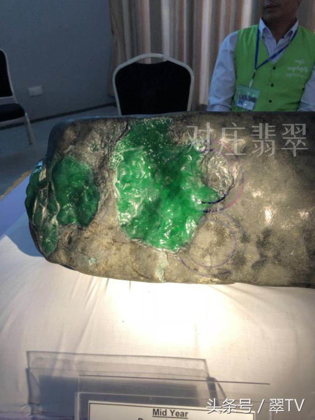 缅甸翡翠价格走势缅甸翡翠原石-第21张图片-翡翠网 缅甸翡翠价格走势缅甸翡翠原石-第21张图片-翡翠网