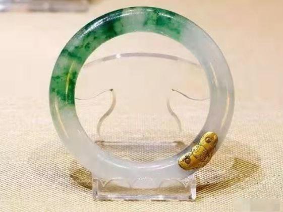 缅甸翡翠原石批发市场7吨翡翠原石图片-第6张图片-翡翠网 缅甸翡翠原石批发市场7吨翡翠原石图片-第6张图片-翡翠网