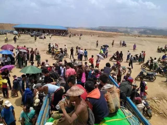 翡翠原石鉴别去山上捡翡翠原石-第5张图片-翡翠网 翡翠原石鉴别去山上捡翡翠原石-第5张图片-翡翠网