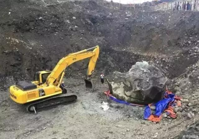 翡翠原石鉴别去山上捡翡翠原石-第7张图片-翡翠网 翡翠原石鉴别去山上捡翡翠原石-第7张图片-翡翠网