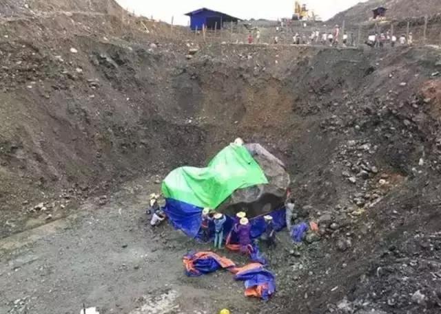 翡翠原石鉴别去山上捡翡翠原石-第9张图片-翡翠网 翡翠原石鉴别去山上捡翡翠原石-第9张图片-翡翠网