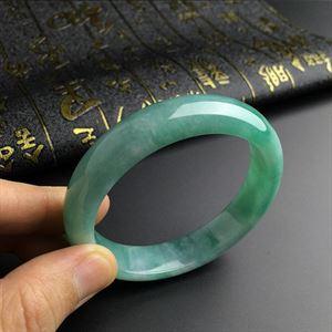 贵妃翡翠手镯价格翡翠手镯圆条和贵妃镯的区别-第5张图片-翡翠网 贵妃翡翠手镯价格翡翠手镯圆条和贵妃镯的区别-第5张图片-翡翠网