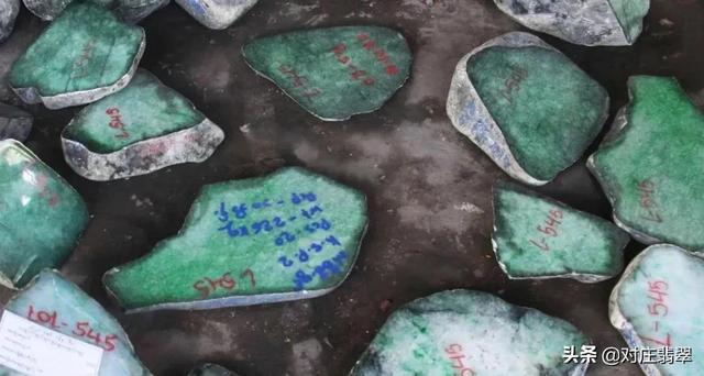 83翡翠价格,翡翠原石的价位-第6张图片-翡翠网 83翡翠价格,翡翠原石的价位-第6张图片-翡翠网