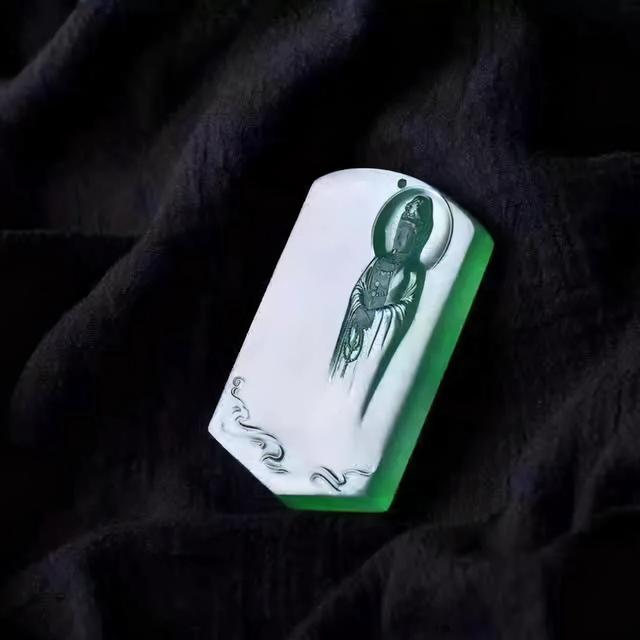 质量好的翡翠原石包浆值钱吗翡翠包浆皮赌石特征-第6张图片-翡翠网 质量好的翡翠原石包浆值钱吗翡翠包浆皮赌石特征-第6张图片-翡翠网