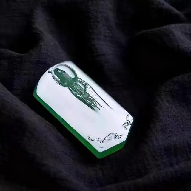 质量好的翡翠原石包浆值钱吗翡翠包浆皮赌石特征-第7张图片-翡翠网 质量好的翡翠原石包浆值钱吗翡翠包浆皮赌石特征-第7张图片-翡翠网