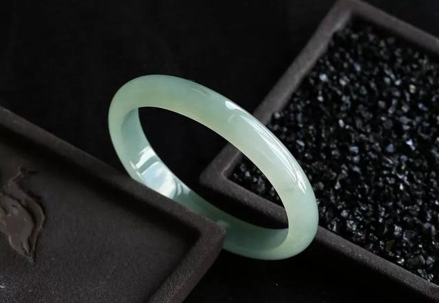 翡翠手镯价格和图片,缅甸翡翠手镯批发价-第6张图片-翡翠网 翡翠手镯价格和图片,缅甸翡翠手镯批发价-第6张图片-翡翠网