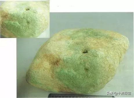 老帕敢原石皮壳详解鸡蛋黄翡翠原石手镯-第12张图片-翡翠网 老帕敢原石皮壳详解鸡蛋黄翡翠原石手镯-第12张图片-翡翠网