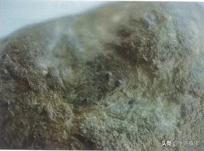 老帕敢原石皮壳详解鸡蛋黄翡翠原石手镯-第20张图片-翡翠网 老帕敢原石皮壳详解鸡蛋黄翡翠原石手镯-第20张图片-翡翠网