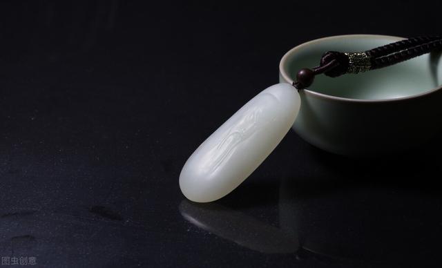 翡翠和和田玉哪个好一点翡翠和和田玉哪个养人-第3张图片-翡翠网 翡翠和和田玉哪个好一点翡翠和和田玉哪个养人-第3张图片-翡翠网