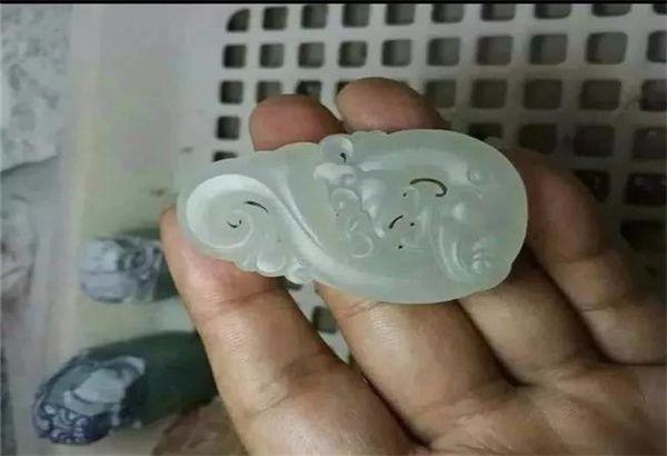 化冰底翡翠手镯价格的简单介绍-第12张图片-翡翠网 化冰底翡翠手镯价格的简单介绍-第12张图片-翡翠网