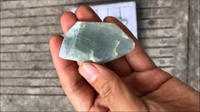 木那原石打灯清晰打灯透的木那白皮翡翠原石-第8张图片-翡翠网 木那原石打灯清晰打灯透的木那白皮翡翠原石-第8张图片-翡翠网