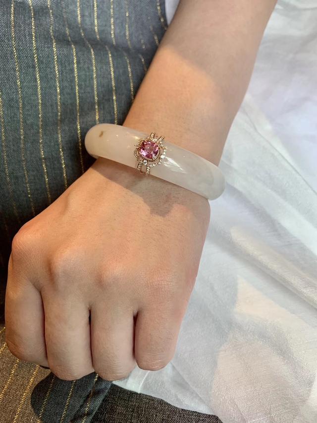 翡翠手镯不戴但摔坏了劝和小姐摔坏手镯是第几集-第11张图片-翡翠网 翡翠手镯不戴但摔坏了劝和小姐摔坏手镯是第几集-第11张图片-翡翠网