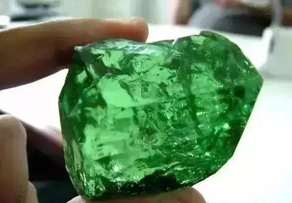 香格里拉翡翠手镯原石,香格里拉文成珠宝骗局-第6张图片-翡翠网 香格里拉翡翠手镯原石,香格里拉文成珠宝骗局-第6张图片-翡翠网