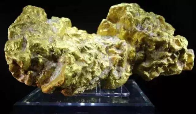 香格里拉翡翠手镯原石,香格里拉文成珠宝骗局-第7张图片-翡翠网 香格里拉翡翠手镯原石,香格里拉文成珠宝骗局-第7张图片-翡翠网