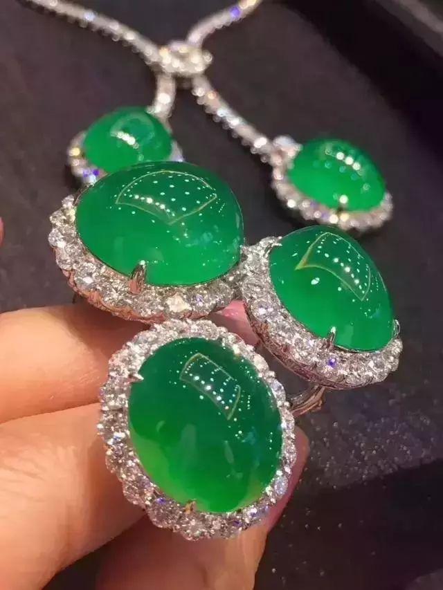 香格里拉翡翠手镯原石,香格里拉文成珠宝骗局-第11张图片-翡翠网 香格里拉翡翠手镯原石,香格里拉文成珠宝骗局-第11张图片-翡翠网