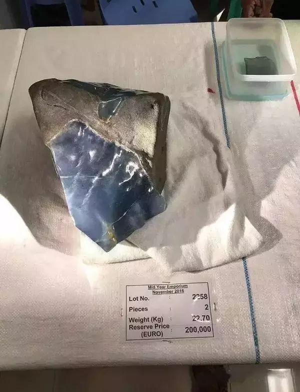 香格里拉翡翠手镯原石,香格里拉文成珠宝骗局-第24张图片-翡翠网 香格里拉翡翠手镯原石,香格里拉文成珠宝骗局-第24张图片-翡翠网