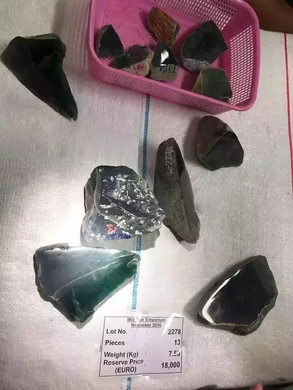 香格里拉翡翠手镯原石,香格里拉文成珠宝骗局-第28张图片-翡翠网 香格里拉翡翠手镯原石,香格里拉文成珠宝骗局-第28张图片-翡翠网