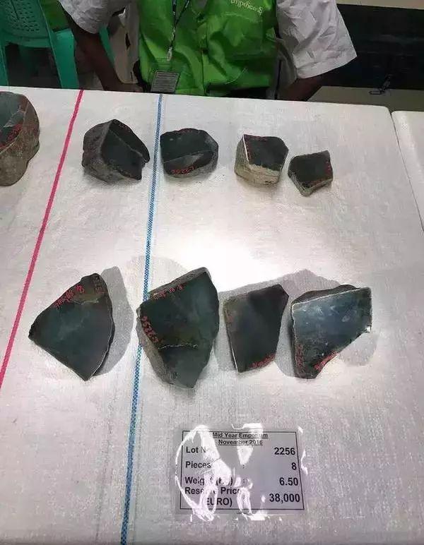 香格里拉翡翠手镯原石,香格里拉文成珠宝骗局-第30张图片-翡翠网 香格里拉翡翠手镯原石,香格里拉文成珠宝骗局-第30张图片-翡翠网