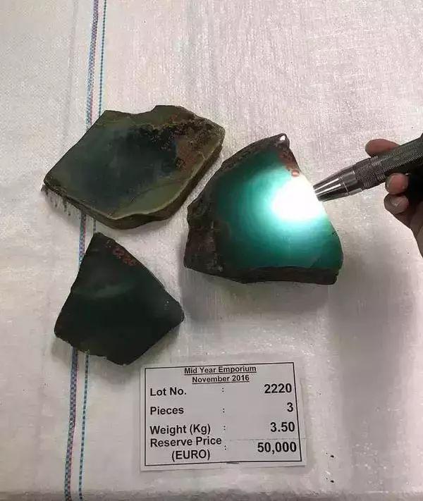 香格里拉翡翠手镯原石,香格里拉文成珠宝骗局-第33张图片-翡翠网 香格里拉翡翠手镯原石,香格里拉文成珠宝骗局-第33张图片-翡翠网