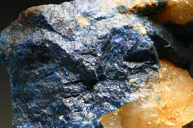 十种石头捡不得,25种常见宝石-第3张图片-翡翠网 十种石头捡不得,25种常见宝石-第3张图片-翡翠网