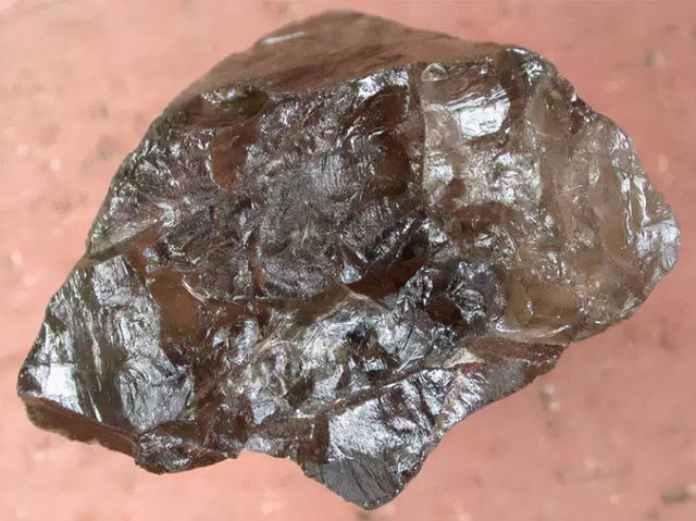 十种石头捡不得,25种常见宝石-第9张图片-翡翠网 十种石头捡不得,25种常见宝石-第9张图片-翡翠网