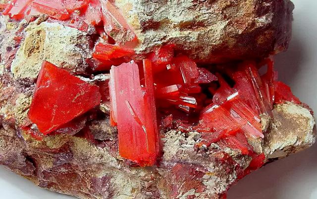 十种石头捡不得,25种常见宝石-第13张图片-翡翠网 十种石头捡不得,25种常见宝石-第13张图片-翡翠网