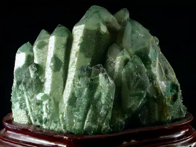 十种石头捡不得,25种常见宝石-第26张图片-翡翠网 十种石头捡不得,25种常见宝石-第26张图片-翡翠网