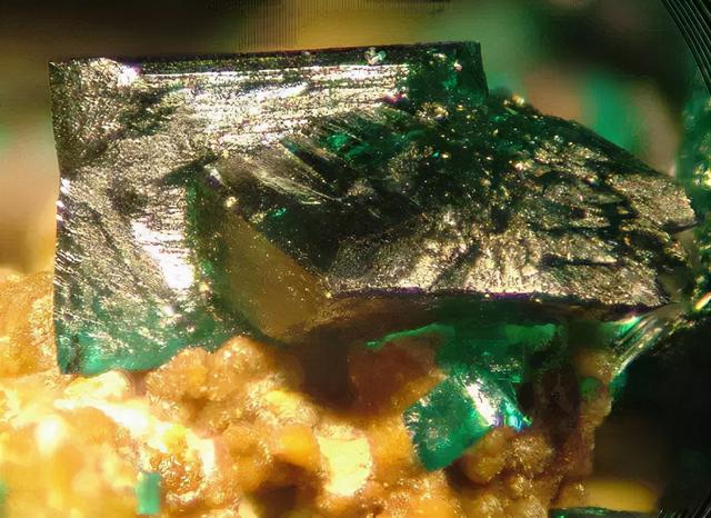 十种石头捡不得,25种常见宝石-第36张图片-翡翠网 十种石头捡不得,25种常见宝石-第36张图片-翡翠网