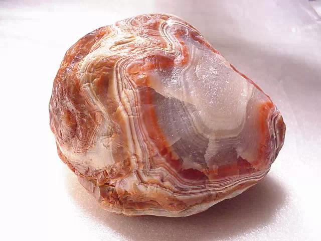 十种石头捡不得,25种常见宝石-第40张图片-翡翠网 十种石头捡不得,25种常见宝石-第40张图片-翡翠网