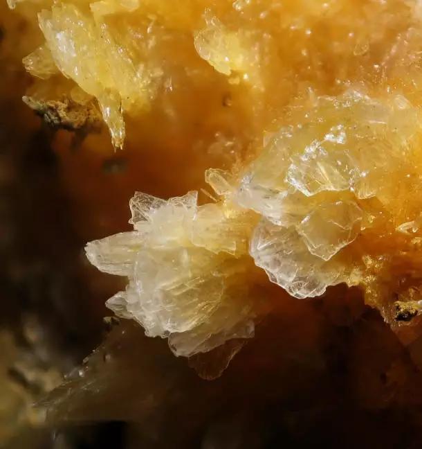 十种石头捡不得,25种常见宝石-第42张图片-翡翠网 十种石头捡不得,25种常见宝石-第42张图片-翡翠网