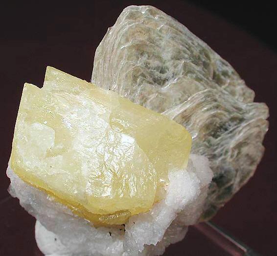 十种石头捡不得,25种常见宝石-第44张图片-翡翠网 十种石头捡不得,25种常见宝石-第44张图片-翡翠网