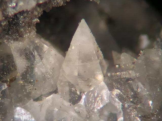 十种石头捡不得,25种常见宝石-第50张图片-翡翠网 十种石头捡不得,25种常见宝石-第50张图片-翡翠网