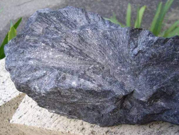 十种石头捡不得,25种常见宝石-第70张图片-翡翠网 十种石头捡不得,25种常见宝石-第70张图片-翡翠网