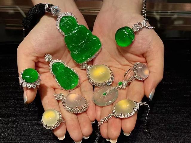 糯冰翡翠牌子大约价格翡翠糯冰种手镯价格-第4张图片-翡翠网 糯冰翡翠牌子大约价格翡翠糯冰种手镯价格-第4张图片-翡翠网