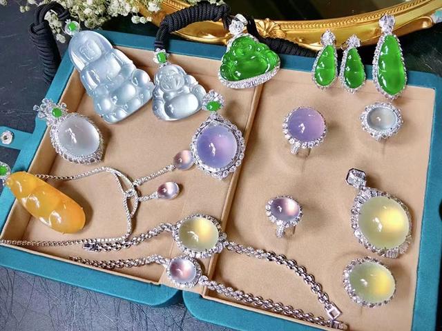 糯冰翡翠牌子大约价格翡翠糯冰种手镯价格-第7张图片-翡翠网 糯冰翡翠牌子大约价格翡翠糯冰种手镯价格-第7张图片-翡翠网