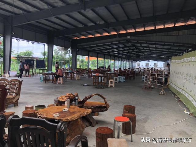 翡翠原石一手货源市场,正宗翡翠原石价格-第1张图片-翡翠网 翡翠原石一手货源市场,正宗翡翠原石价格-第1张图片-翡翠网