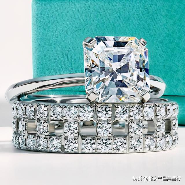 国内钻戒排行榜前十名品牌国内哪个牌子的钻戒性价比高-第3张图片-翡翠网 国内钻戒排行榜前十名品牌国内哪个牌子的钻戒性价比高-第3张图片-翡翠网